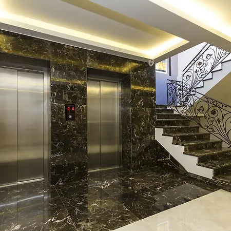 Hotel Dencity & 4*